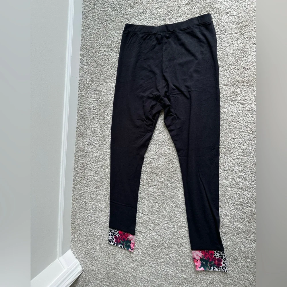Women’s One World Black Patterned Cuff‎ Leggings
